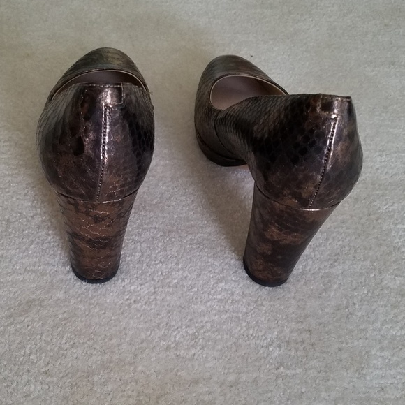 Clarks Narrative Metallic Embossed Comfort Pumps - Picture 4 of 8